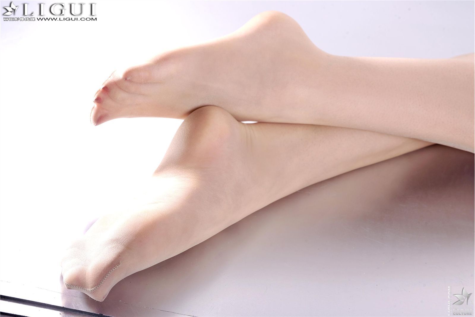 [丽柜] 2013.03.17 网络丽人 MODEL 允儿 丝袜高跟